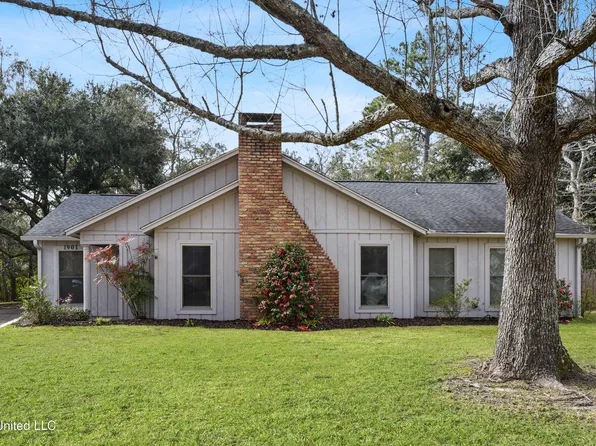 1901 Winwood Dr, Gautier, MS 39553