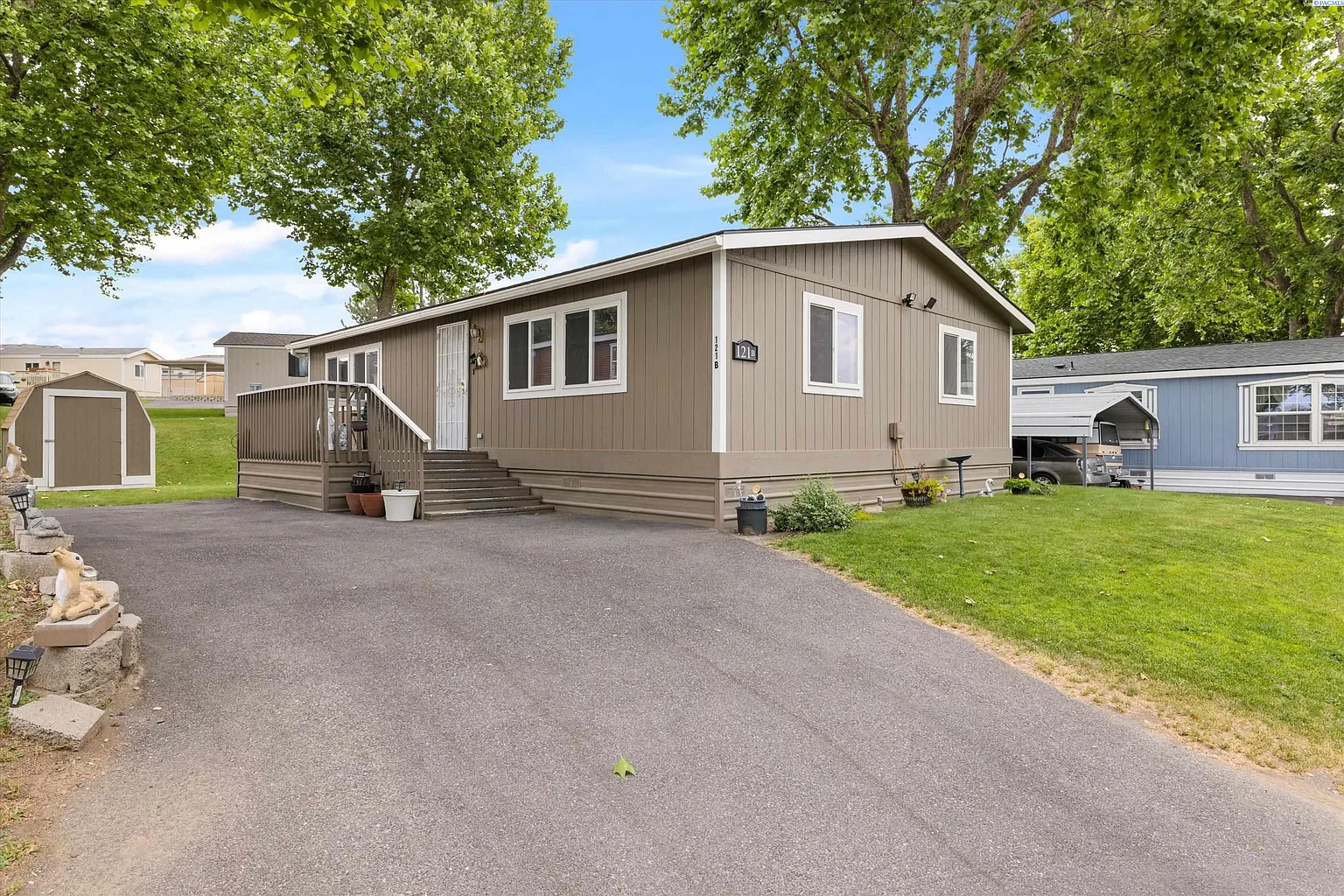 3517 Road 84 Trailer 121B photo 1