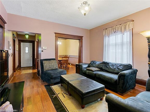 4th image of 49 Mintern Ave