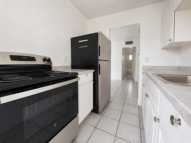 1857 Jefferson St #304 — Photo 7