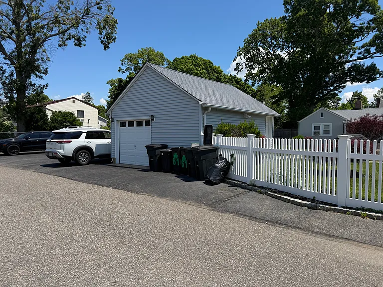 59 Lincoln Ave — Photo 2