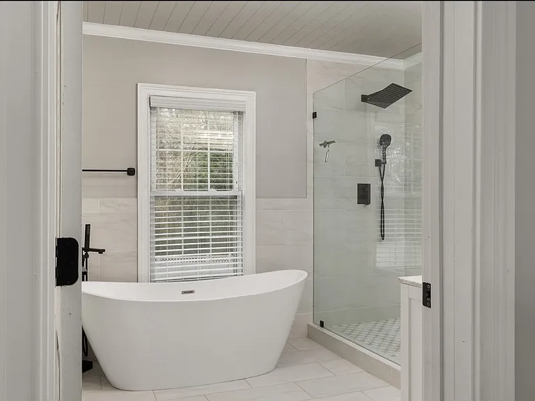 1716 Chapel Hill Rd — Photo 38