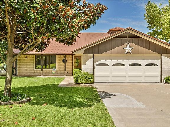 2nd image of 302 Peninsula Ct