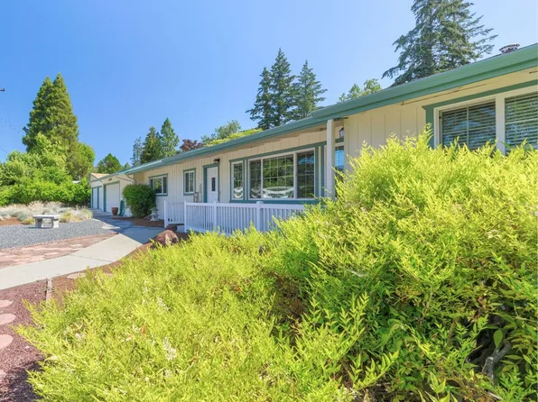 1209 SE Harvey Dr, Grants Pass, OR 97526