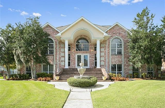 1st image of 21 Bocage Dr