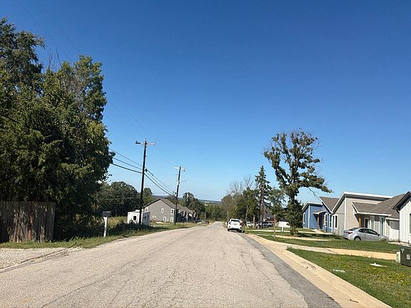 4th image of 920 Ray Dr