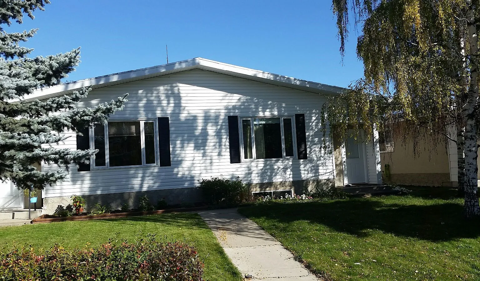 4403 55 Avenue Olds — Photo 1