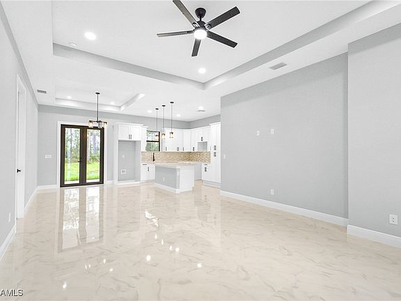4th image of 1014 Cortez Ave