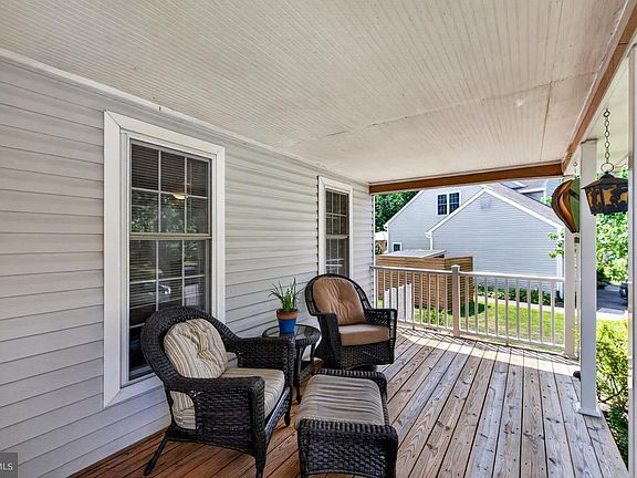5th image of 302 Mulberry Dr