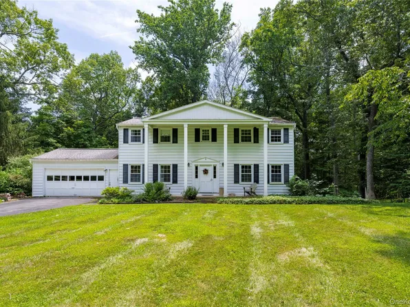 20 Woodcrest Drive, Hopewell Junction, NY 12533