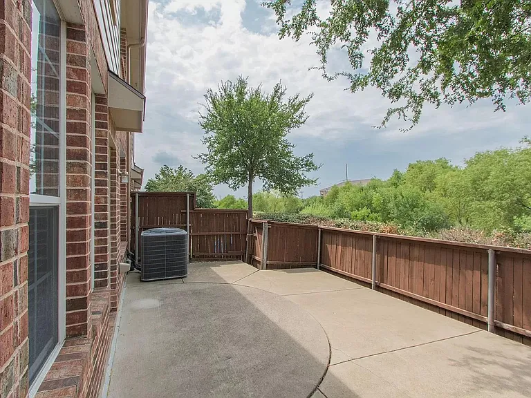 1825 Brookview Dr — Photo 34