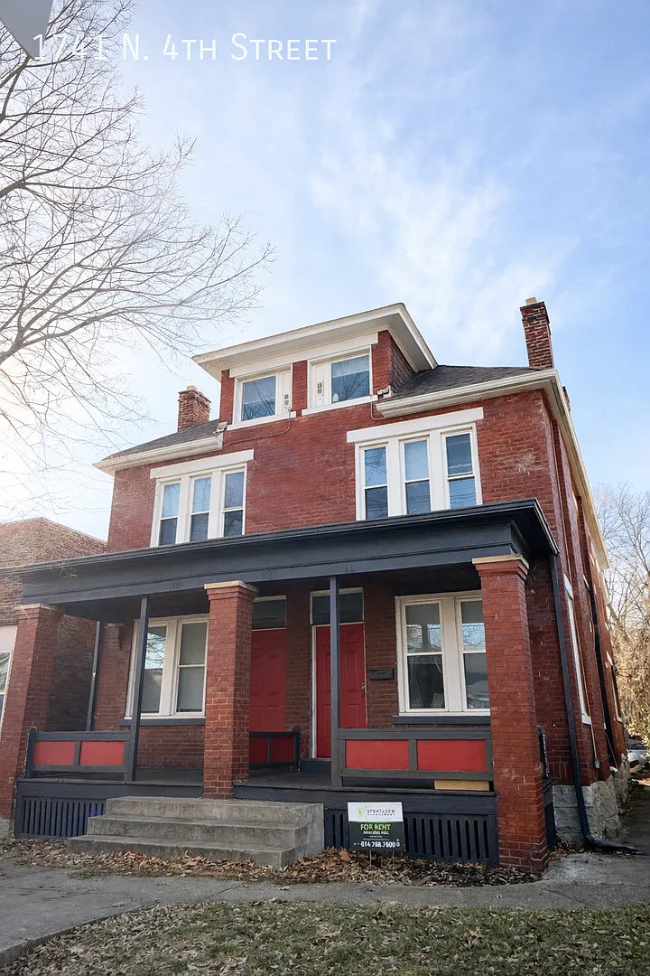 Spacious 4 Bed 2 Bath Duplex! Available Fall — Photo 1