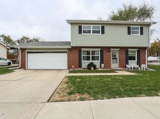 905 Willow Dr, Carter Lake, IA 51510