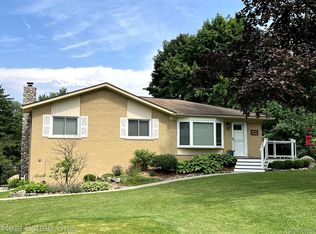 6198 Snow Apple Dr, Clarkston, MI 48346