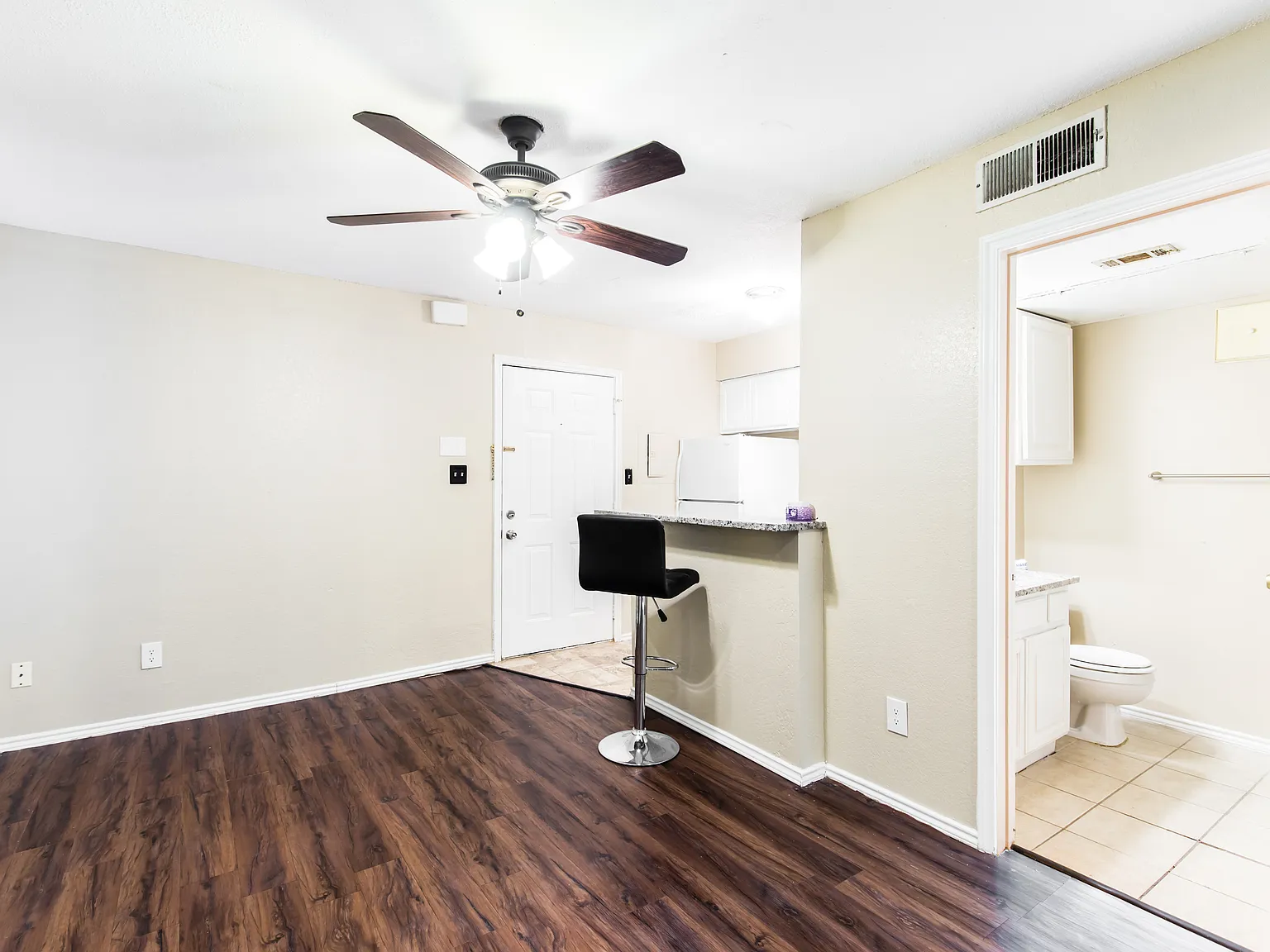 Oak Creek Condominiums — Photo 3