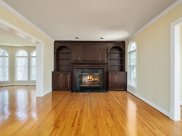 2725 Oldewood Dr — Photo 5