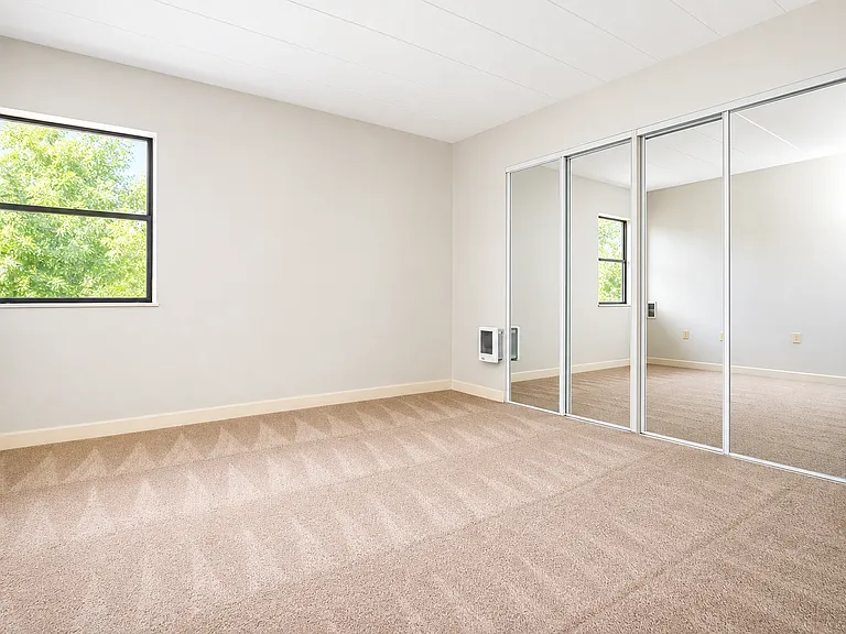 1-Bed/1-Bath (Carpeted)