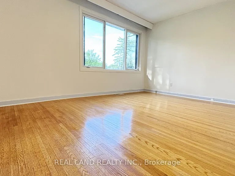 53 Lloydminster Cres — Photo 12