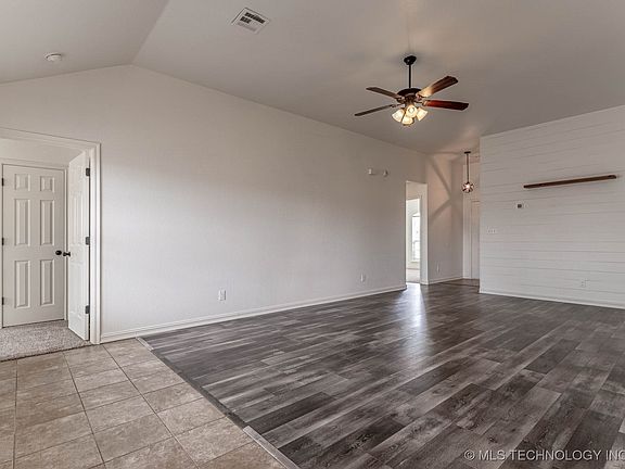 3rd image of 210 Aspen Dr
