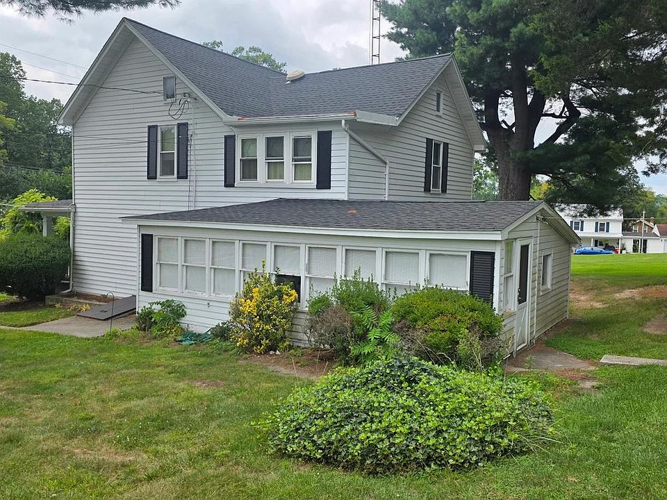 2nd image of 1011 Goodyear Rd
