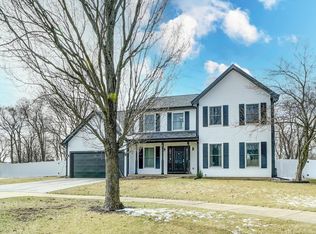 445 Lakeview Dr, Aurora, IL 60506