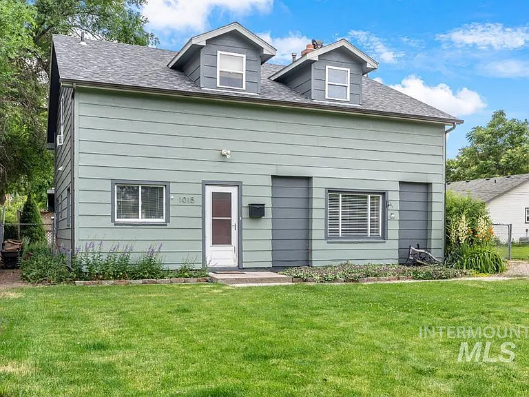 1015 E Park St — Photo 1