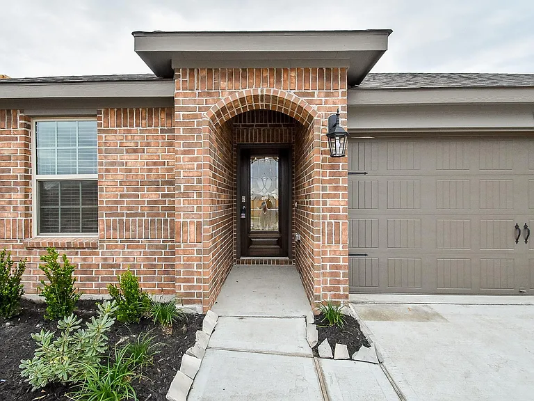1427 Central Heights Dr — Photo 3