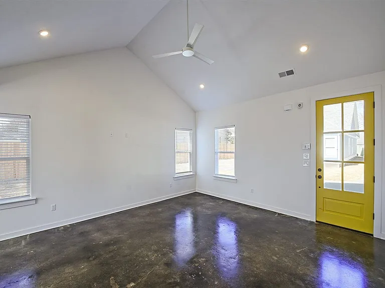 3739 Kearney Ave — Photo 2