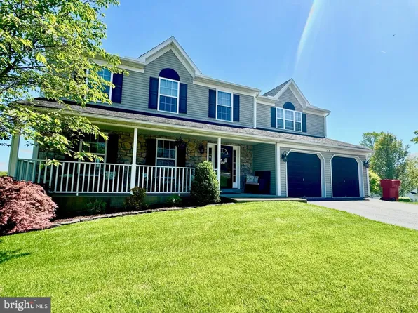 12 Wilbur Dr, Sinking Spring, PA 19608