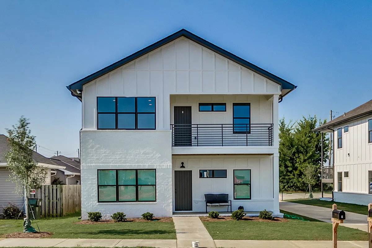 3 bed, 3.5 bath, 1500 sqft, $2,400 — Photo 1