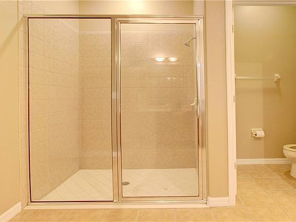 5th image of 16132 Bridgedale Dr