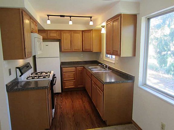 4th image of 805 Greenhaven Dr