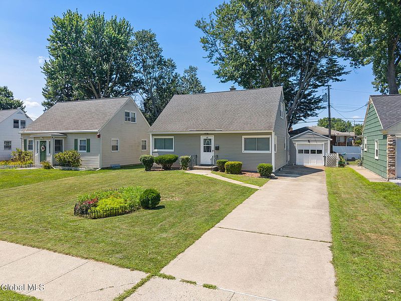 3rd image of 228 Davis Avenue