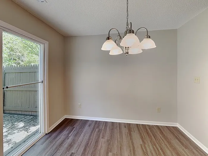 4440 Riverbrook Ln — Photo 7