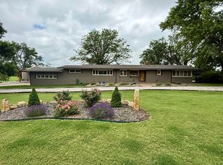 315 Point Dr, Great Bend, KS 67530