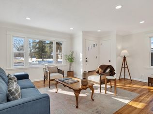 2561 Harvester Ave E, Maplewood, MN 55119