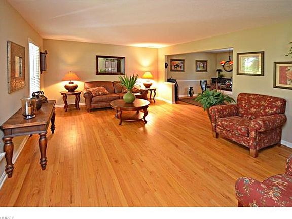 4th image of 28901 Millard Dr