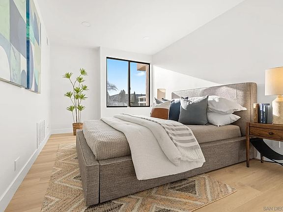 4th image of 5726 La Jolla Blvd #5726/206
