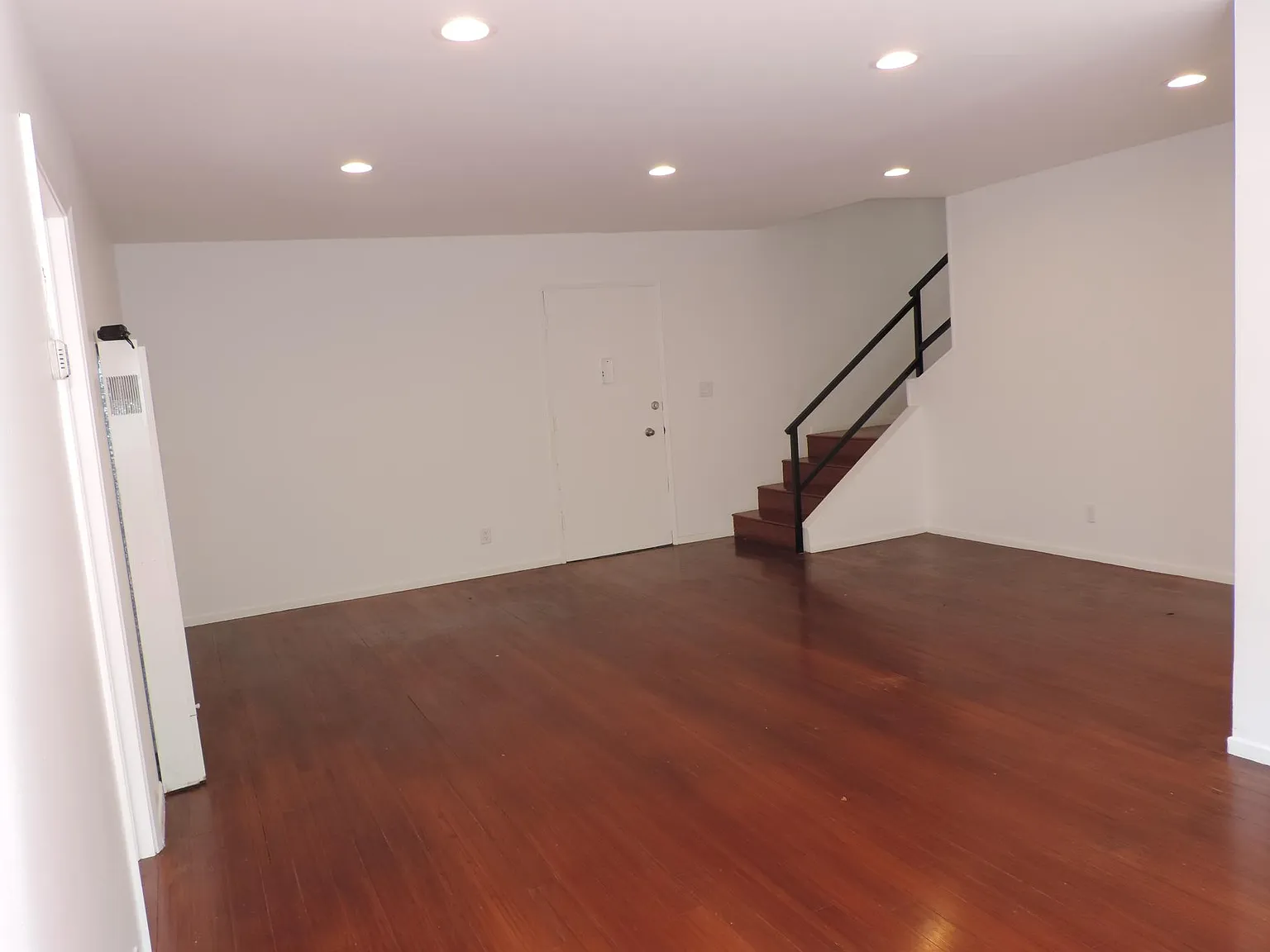 3 bed, 1300 sqft, $3,900 — Photo 3