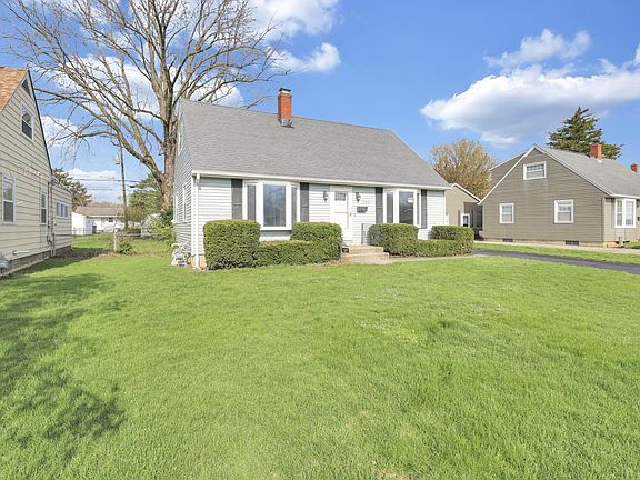 3rd image of 389 Deerfield Rd