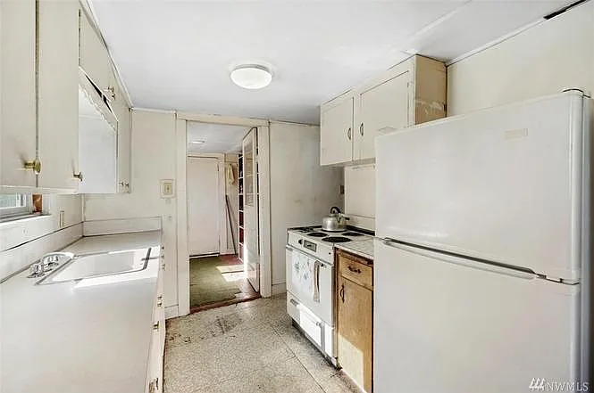 830 W Valley Hwy E — Photo 4