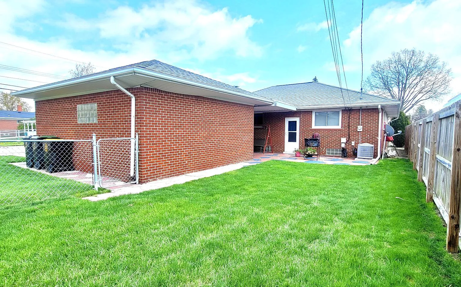 3 bed, 1456 sqft, $2,500 — Photo 3