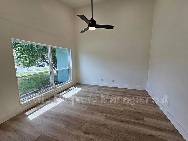 1727 R Ave — Photo 7