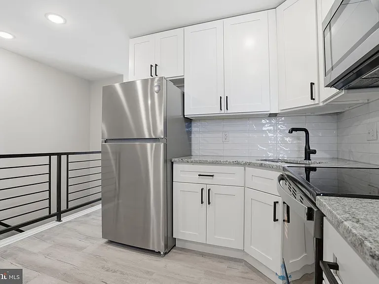 6157 Walnut St #2 — Photo 9