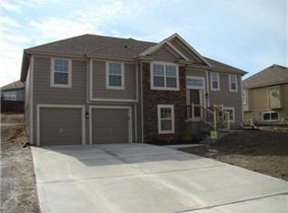 1719 NW 93rd St, Kansas City, MO 64155