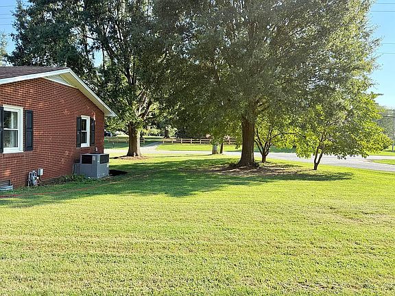 4th image of 2424 Goldmine Rd
