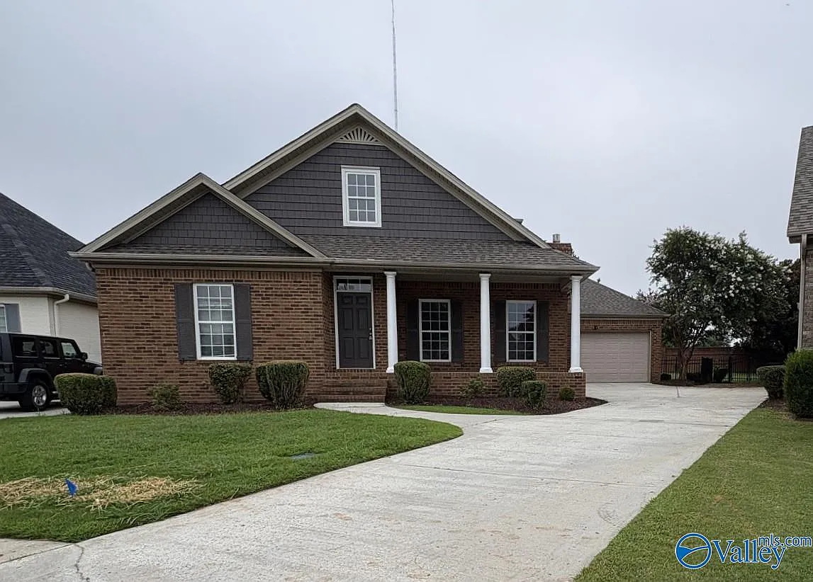 4 bed, 3.0 bath, 2740 sqft, $2,400 — Photo 1