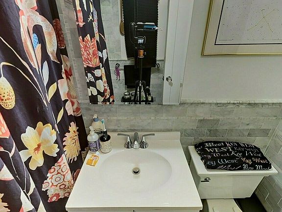 2nd image of 50 W 72nd St APT 212