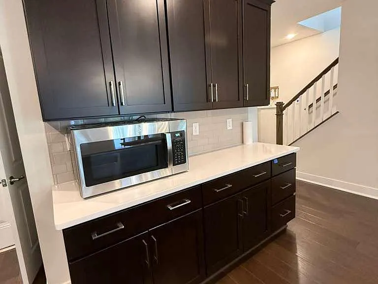 704 Peony Ln — Photo 40