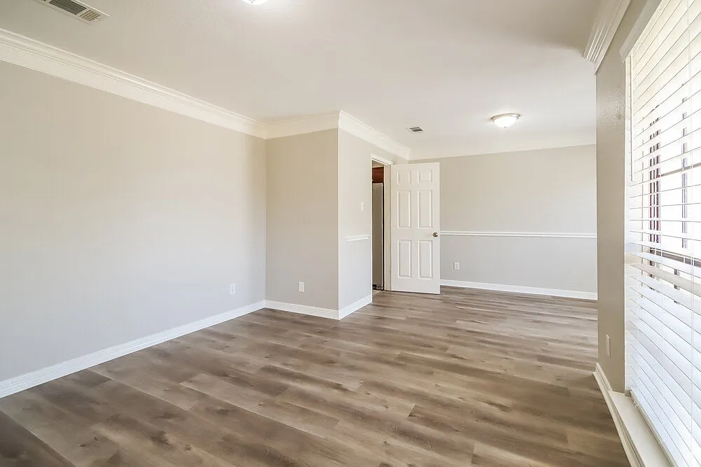 4 bed, 2.0 bath, 1807 sqft, $1,955 — Photo 3